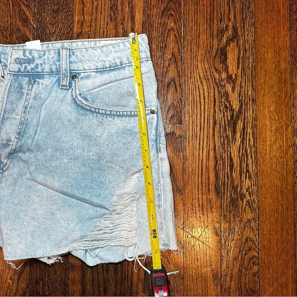 H&M Blue Jean Shorts Light Wash Distressed - Picture 6 of 7